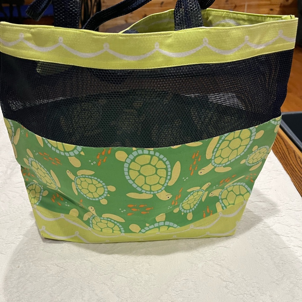Green Turtle Print Tote Bag